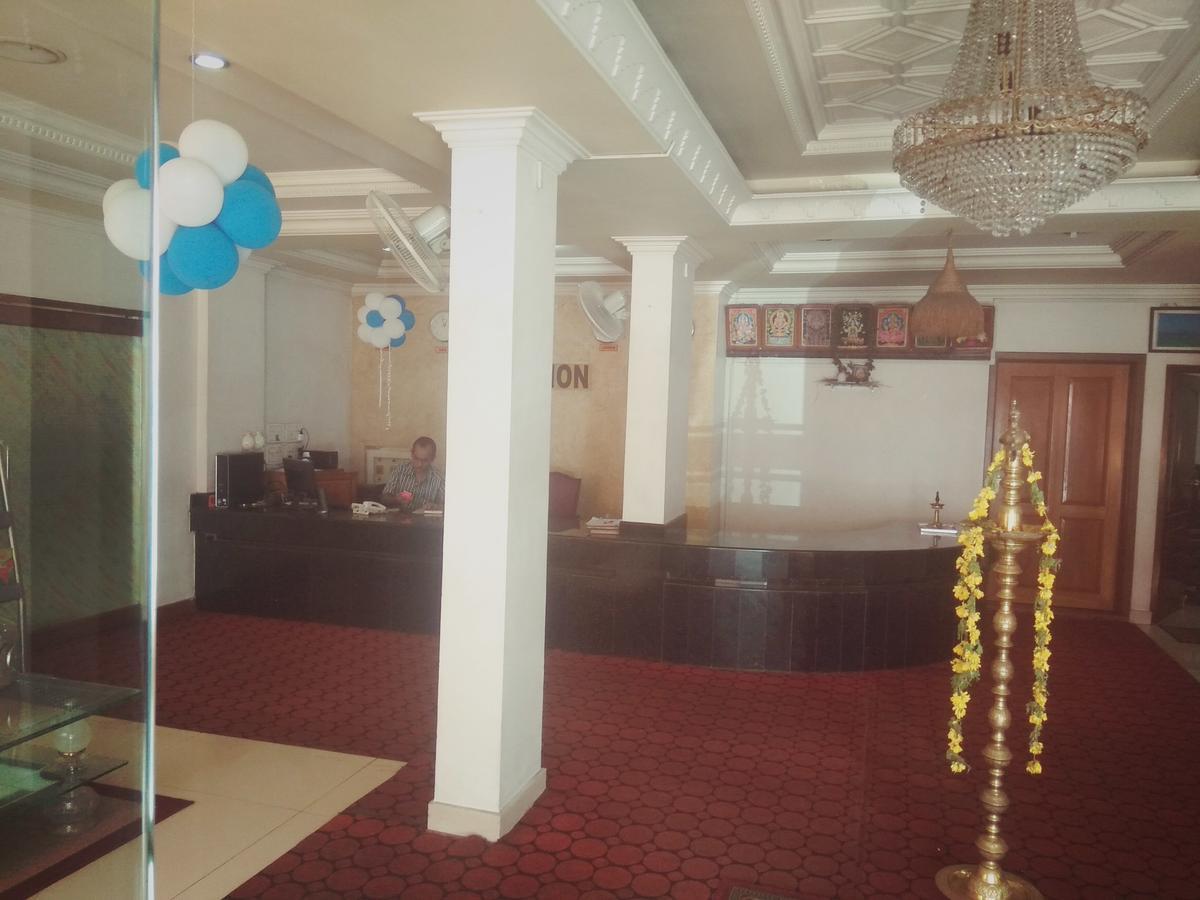 Hotel Malika Residency Ettumanoor Ngoại thất bức ảnh