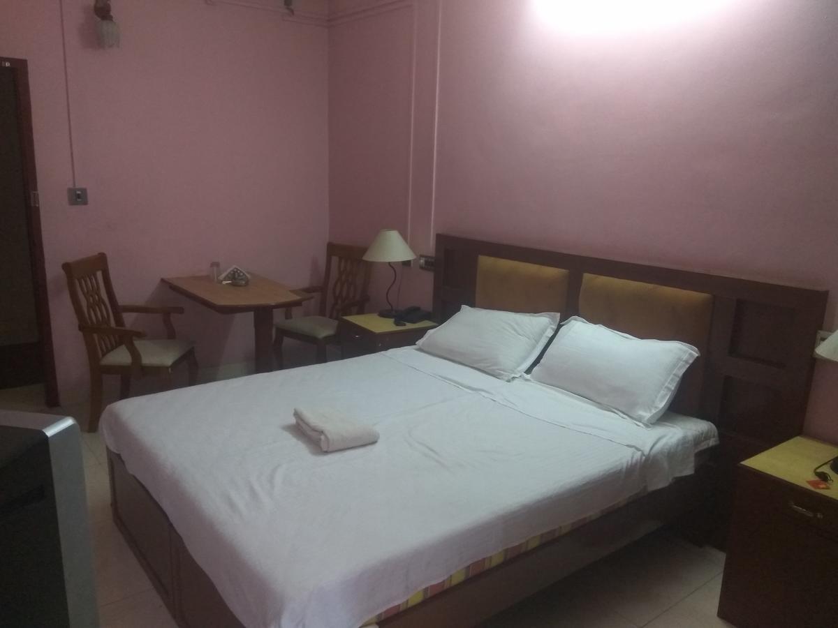 Hotel Malika Residency Ettumanoor Ngoại thất bức ảnh