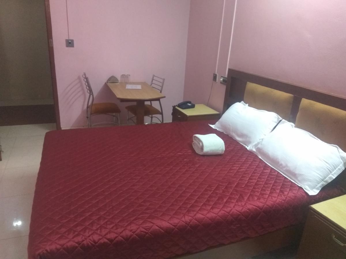 Hotel Malika Residency Ettumanoor Ngoại thất bức ảnh