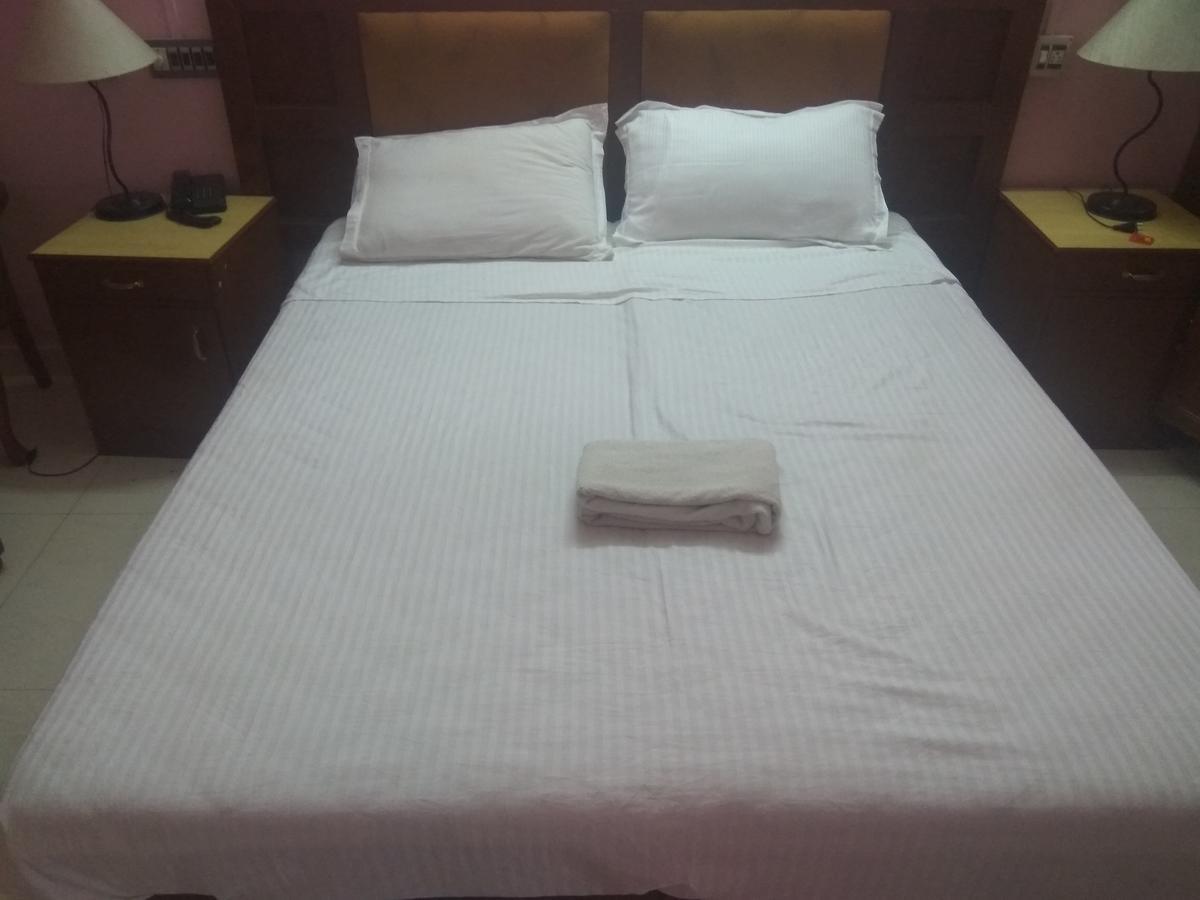 Hotel Malika Residency Ettumanoor Ngoại thất bức ảnh